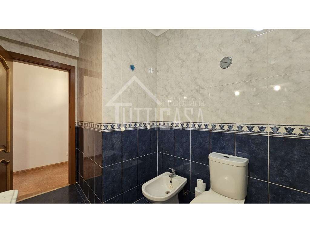 Apartamento T3 com garagem BOX em Alcainça-35