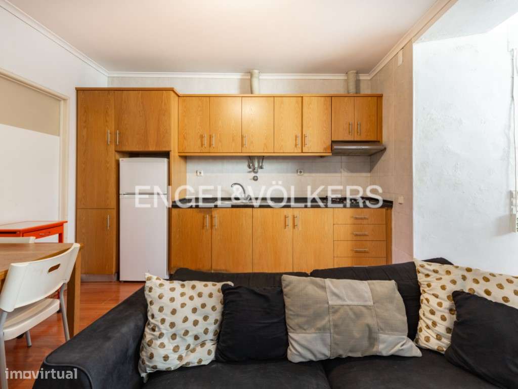 T2 com logradouro em total renovação em Campolide - Grande imagem: 3/26