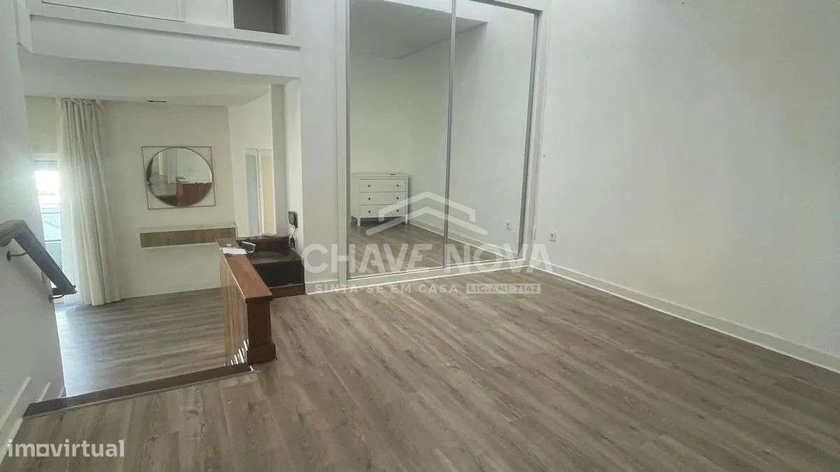 Moradia T4 Totalmente Remodelada em Águas Santas-14