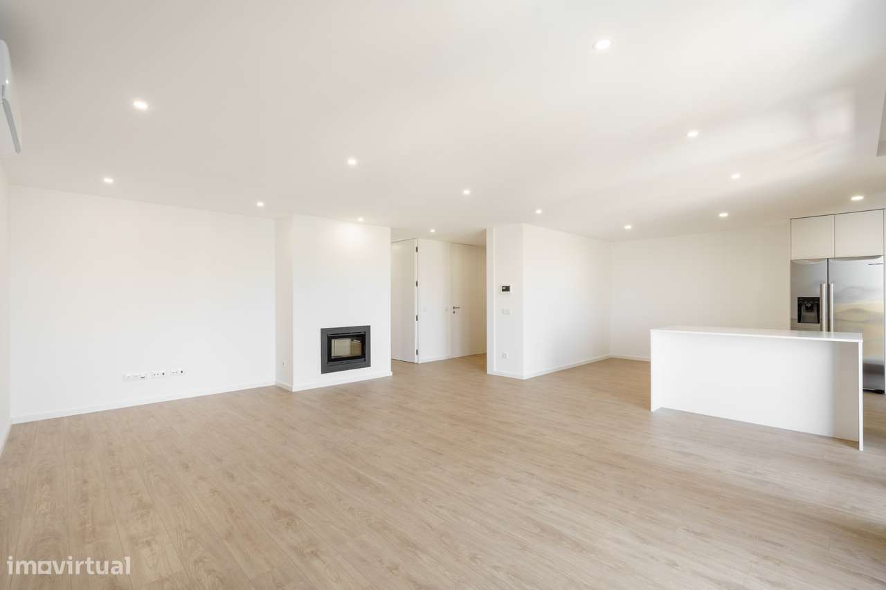 Exclusivo T3 Novo no Último Piso | 196 m² | Duas Frentes-12