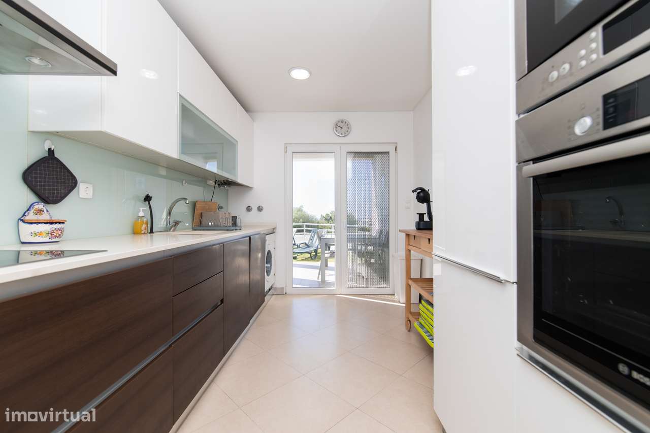 Apartamento T2 logradouro piscina vista mar e vila Sesimbra-20