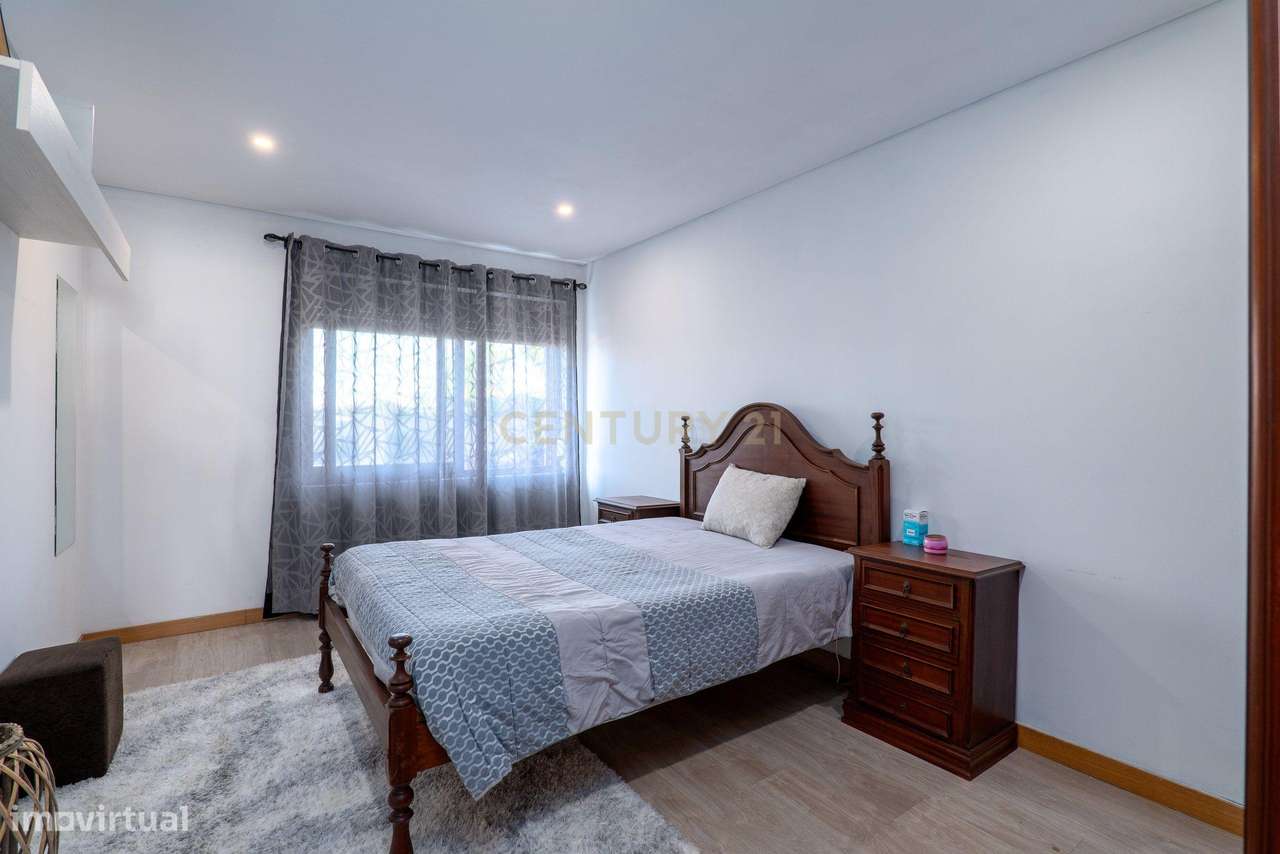 Andar Moradia T3 no Rés-do-Chão com Espaço Exterior em Águas Santas-11