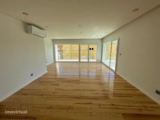 Apartamento T4 localizado em S. João do Estoril - Grande imagem: 4/45