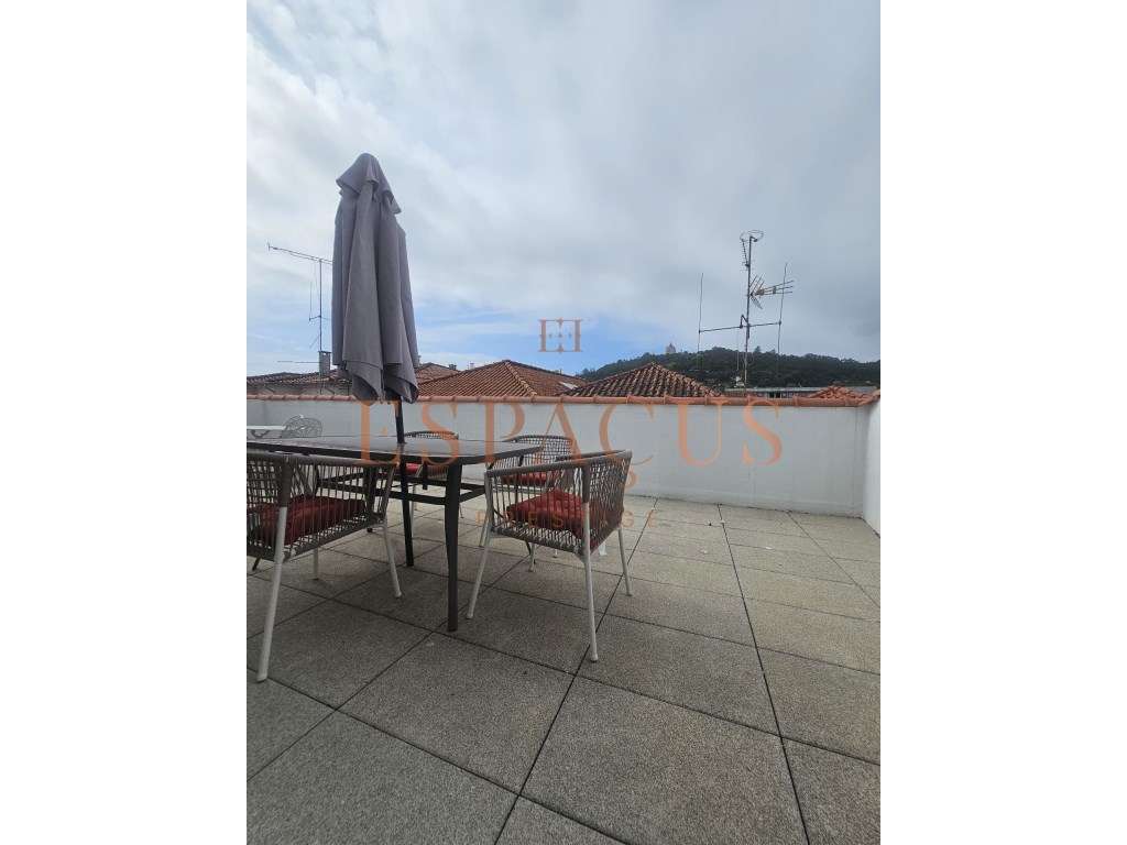 Apartamento T2 com Terraço no Coração do Centro Histórico-8
