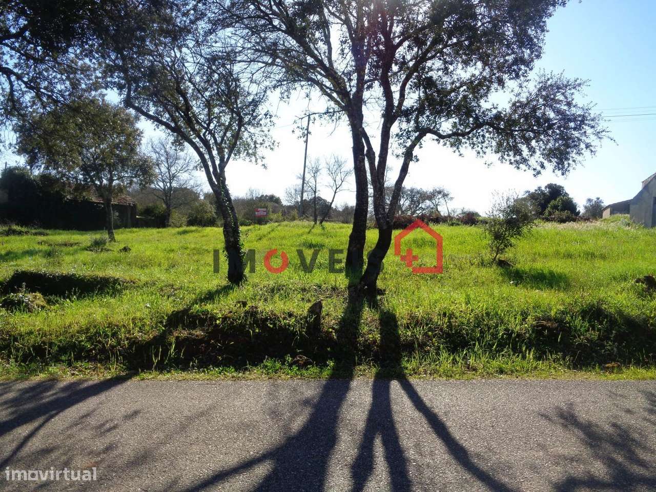 Terreno com viabilidade de Construção - Grande imagem: 2/4