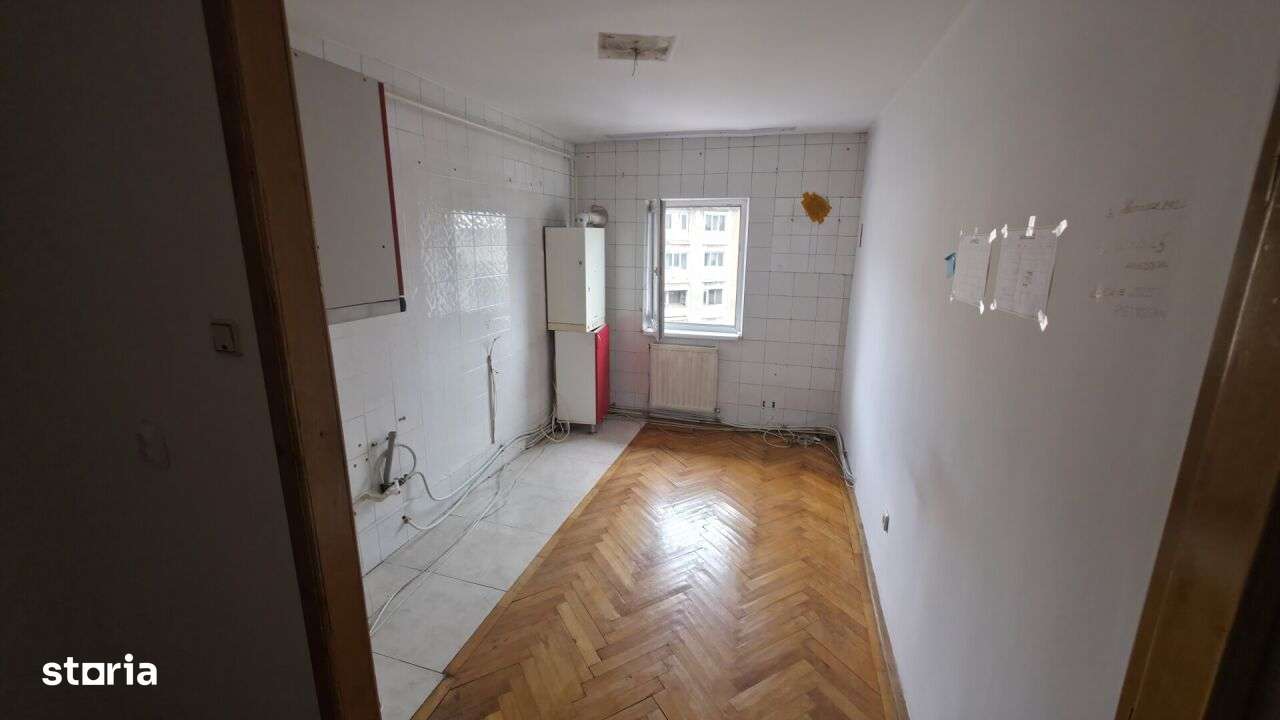 Apartament 2 camere central , 57 mp Petrosani, Hunedoara - Imagine principală: 4/16