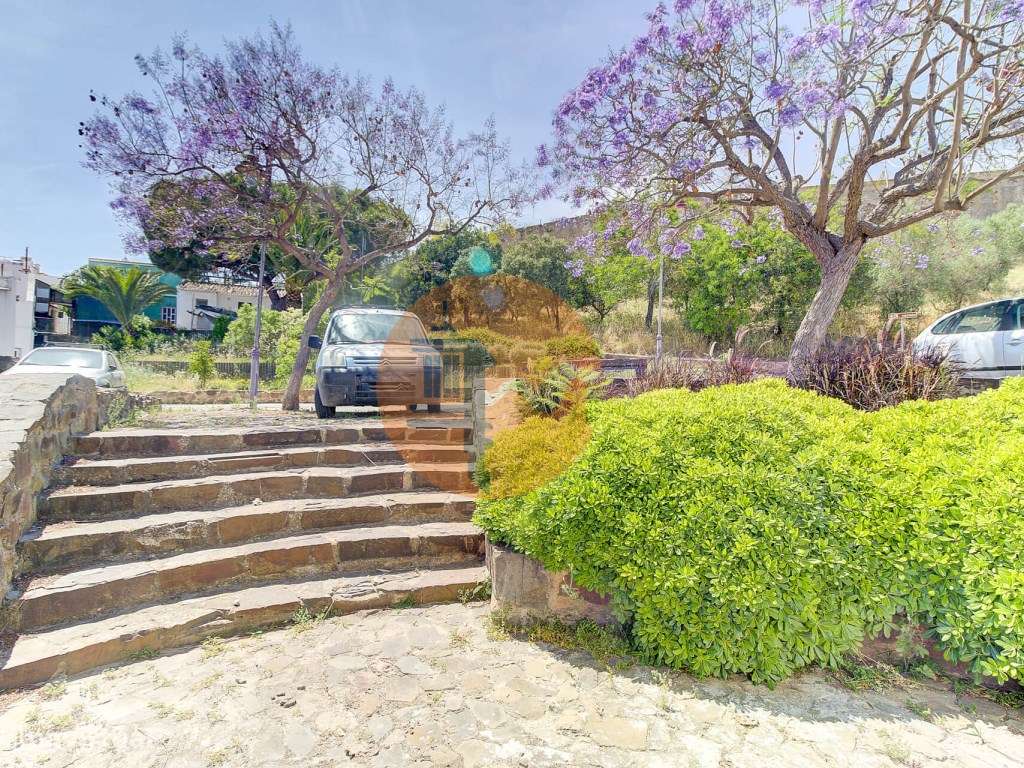 Moradia T3+2 com Jardim, Garagem e Vista Castelo no Centro de Castr...-51