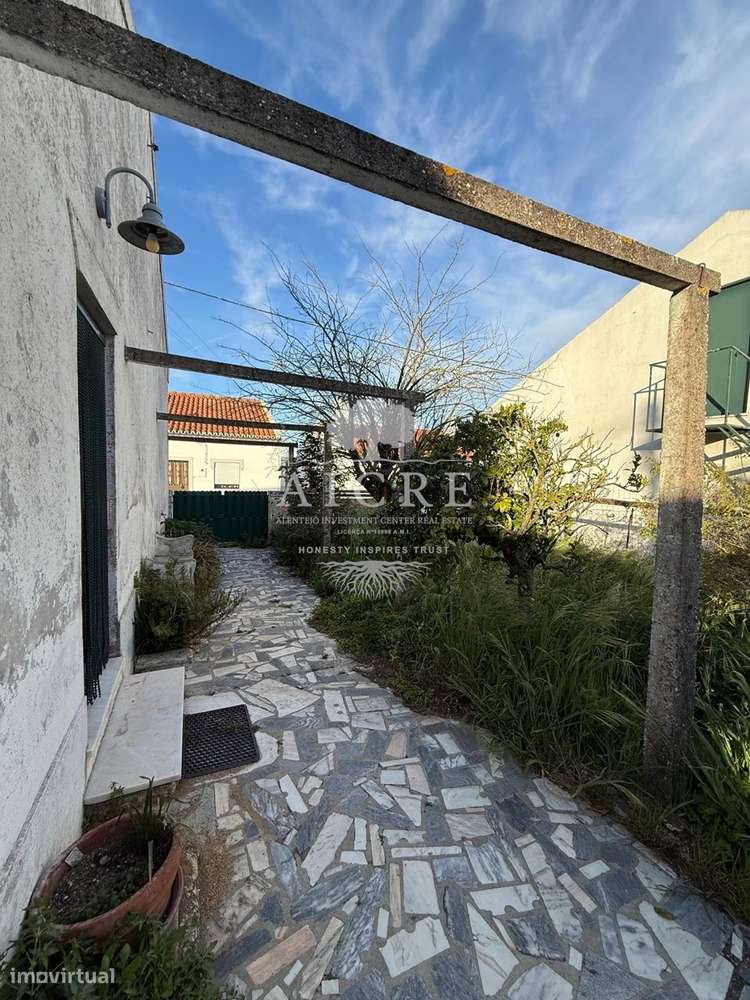 Moradia T2 Térrea com Quintal na Graça do Divor-19