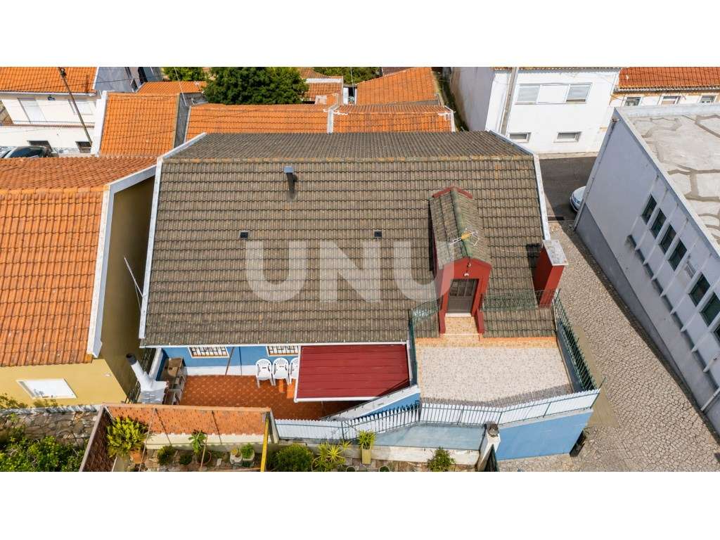 Moradia Bifamiliar T4 + T1 com garagem nas Paredes, em Alenquer!-35