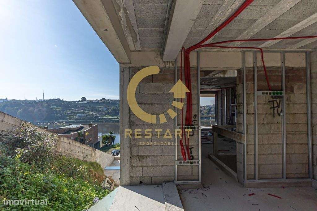 Moradia T4 de Luxo com Vistas Deslumbrantes sobre o Rio Douro-37