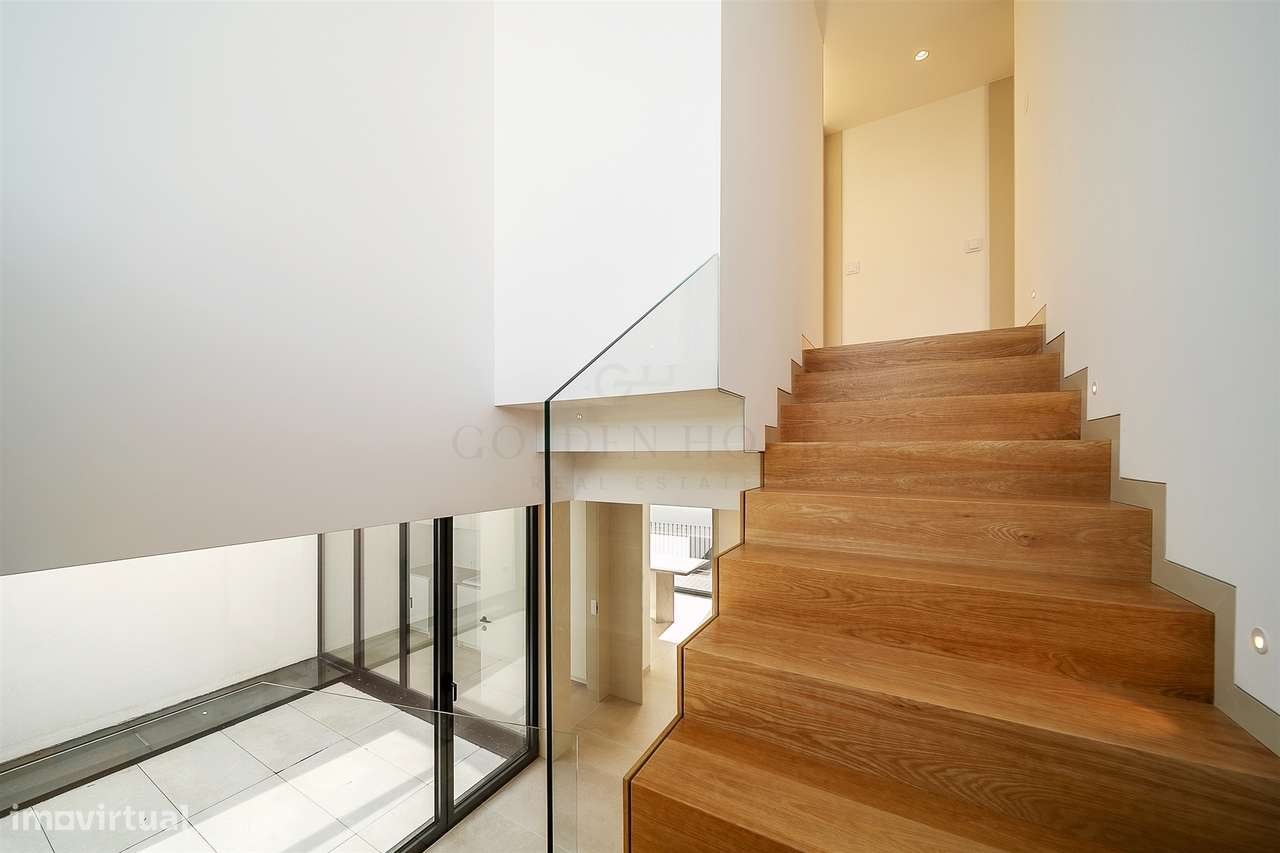 Moradia T4 de Luxo em Canidelo com Vista Mar | Golden Hour Real Estate-33