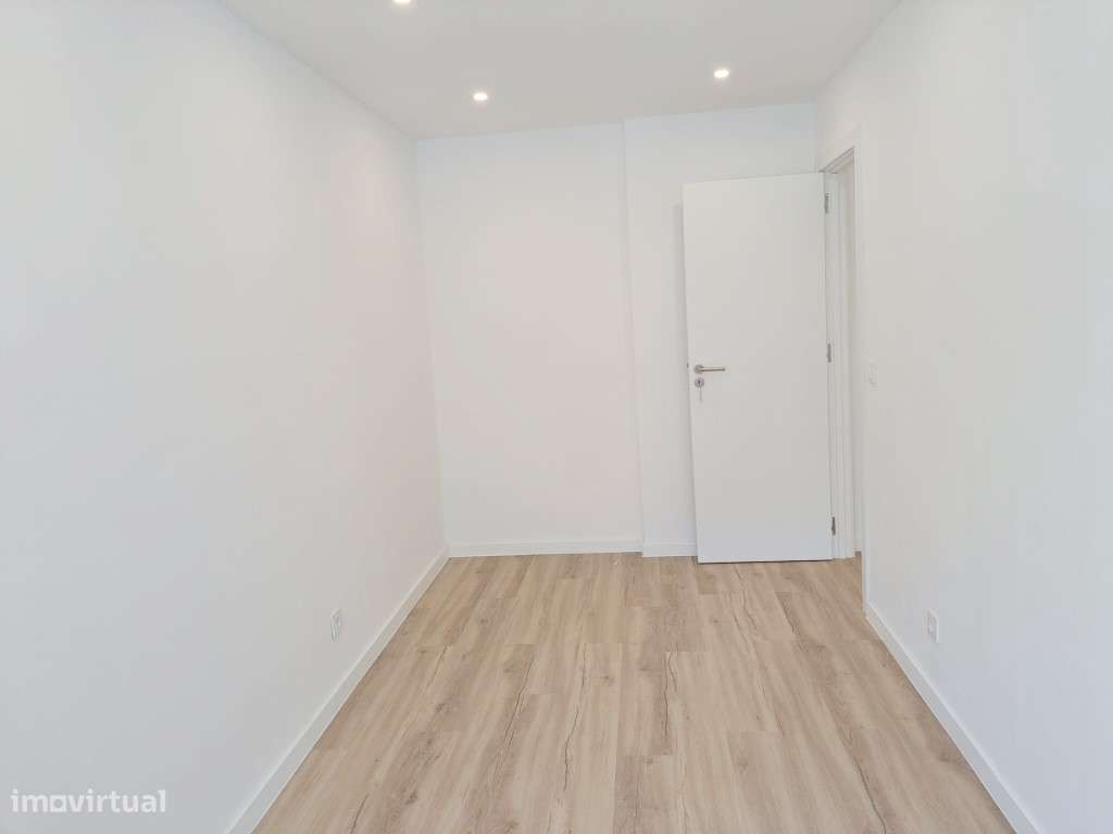 Apartamento T2 com elevador para venda em Odivelas - Lisboa-15