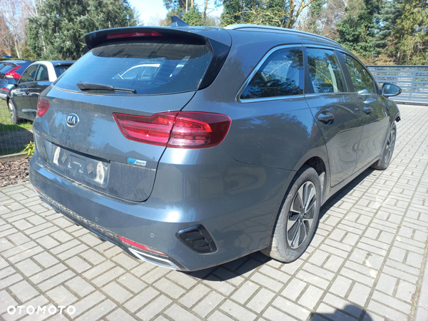 Kia Ceed SW 1.6 GDI DCT OPF Plug-in-Hybrid Platinum - 3