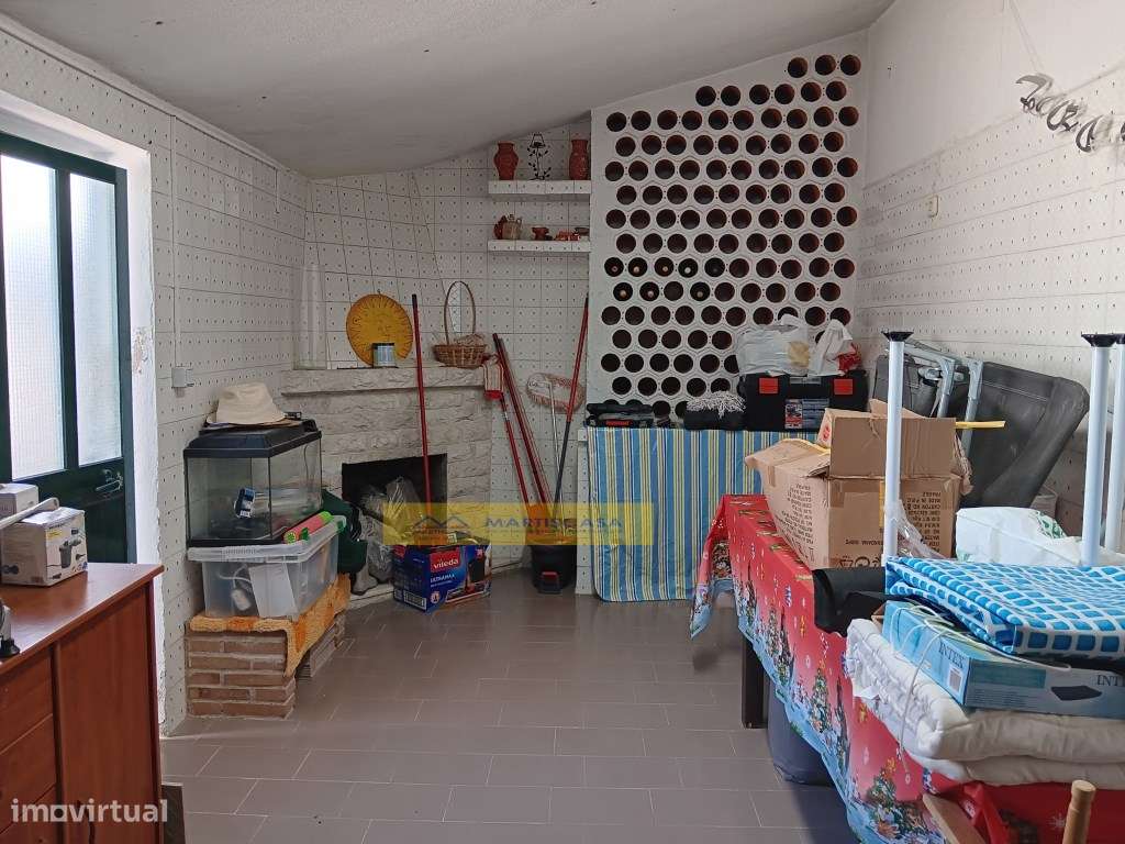 Moradia T4 totalmente remodelada, garagem, sotão e espaço exterior,...-20