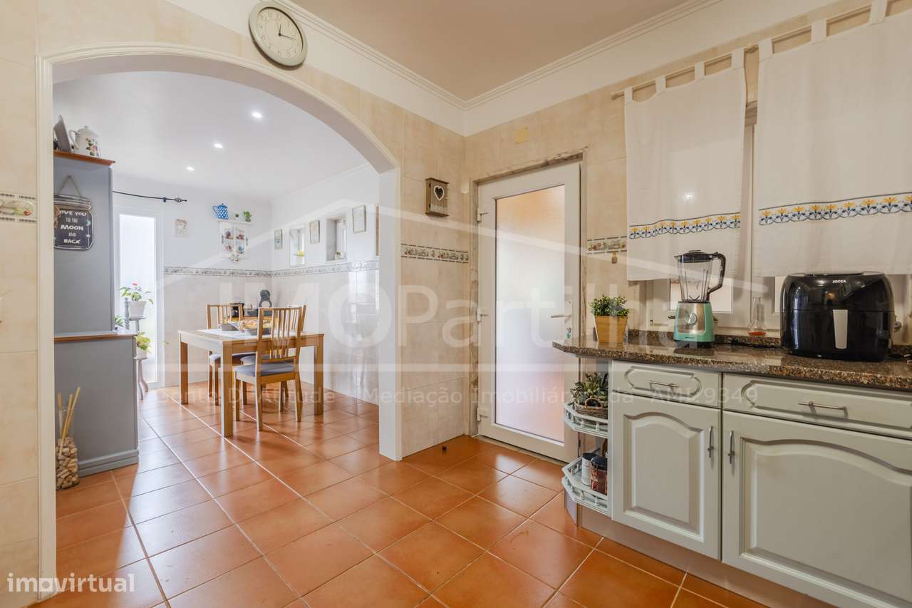 Moradia T3 | 212m2 | c/Jardim e Garagem | Odivelas-11