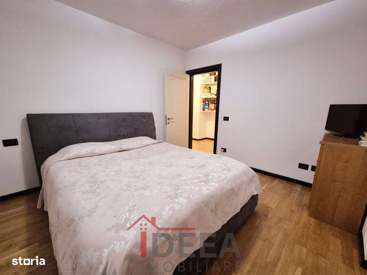 Apartament cu 3 camere, decomandat, ultracentral-11