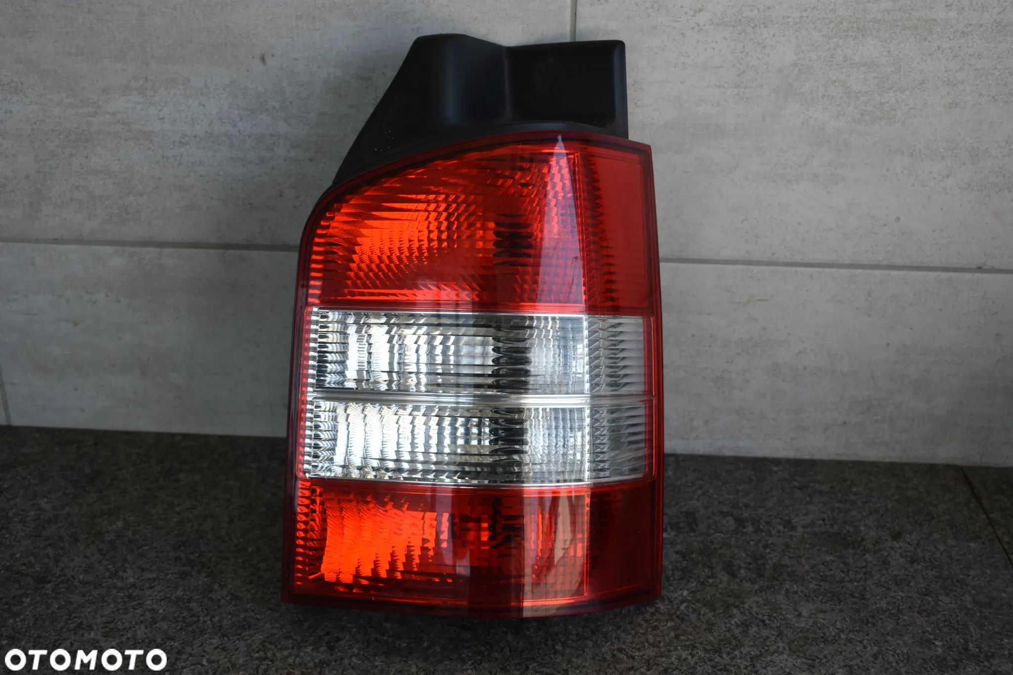 LAMPA TYŁ PRAWA VOLKSWAGEN TRANSPORTER T5 LIFT 7H5945096M - 1