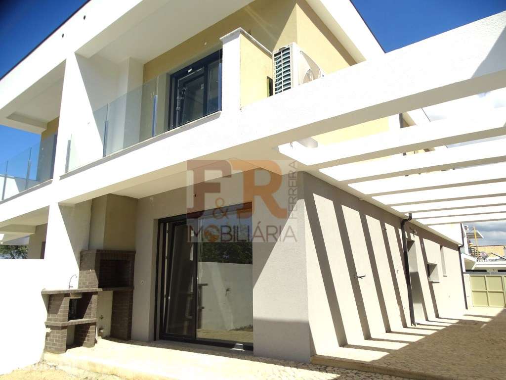 Geminada Duplex T3 com Pérgula (espaço para Piscina) Pinhal General...-32