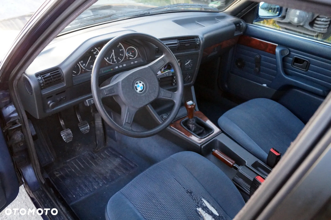 BMW Seria 3 318i - 21