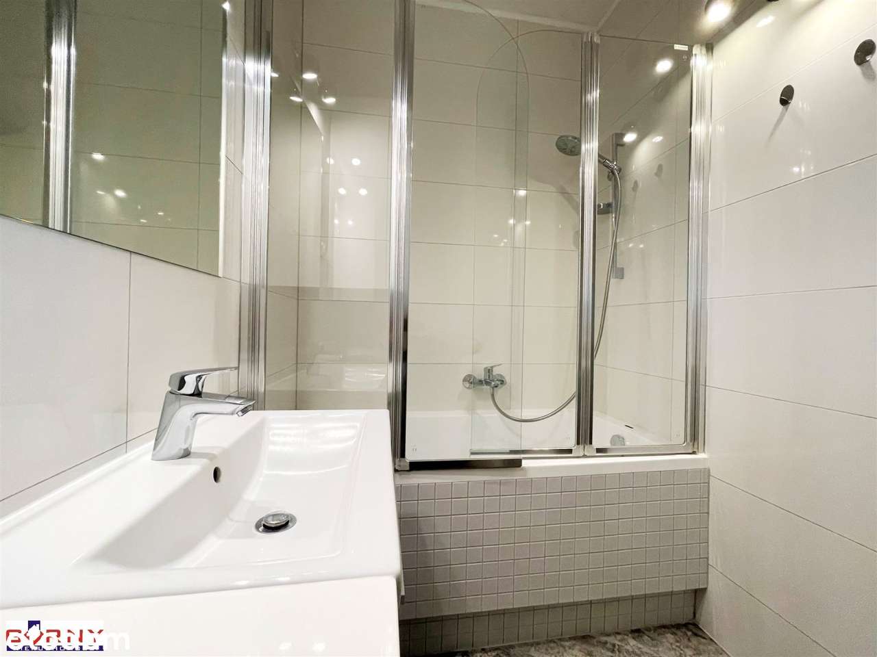 3 pokojowe mieszkanie w świetnej lokalizacji.-6