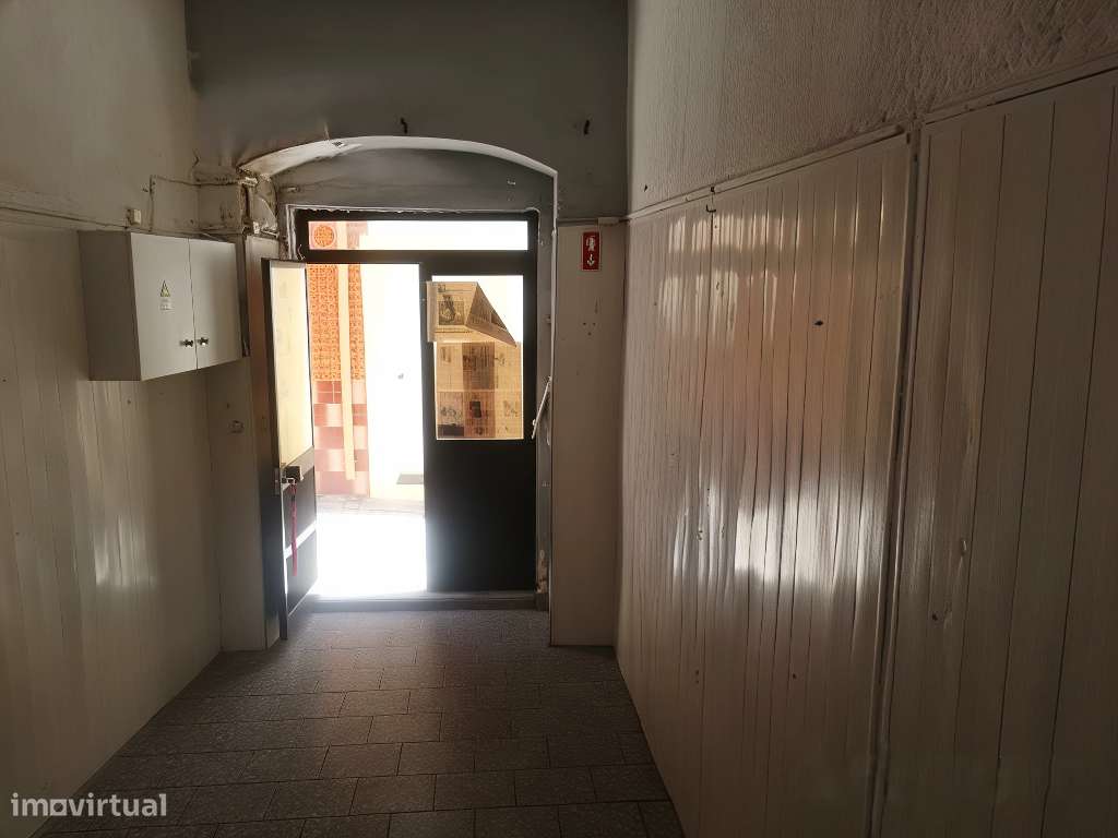 Espaço comercial de 31m² no centro de Elvas com fácil acesso - Grande imagem: 2/12