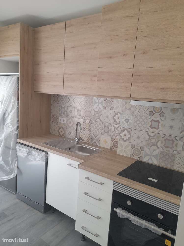 Apartamento T2 com varanda na Baixa da Banheira-30