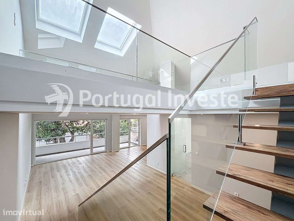 Sublime Duplex T4 com Mezanino no centro de Carcavelos-34