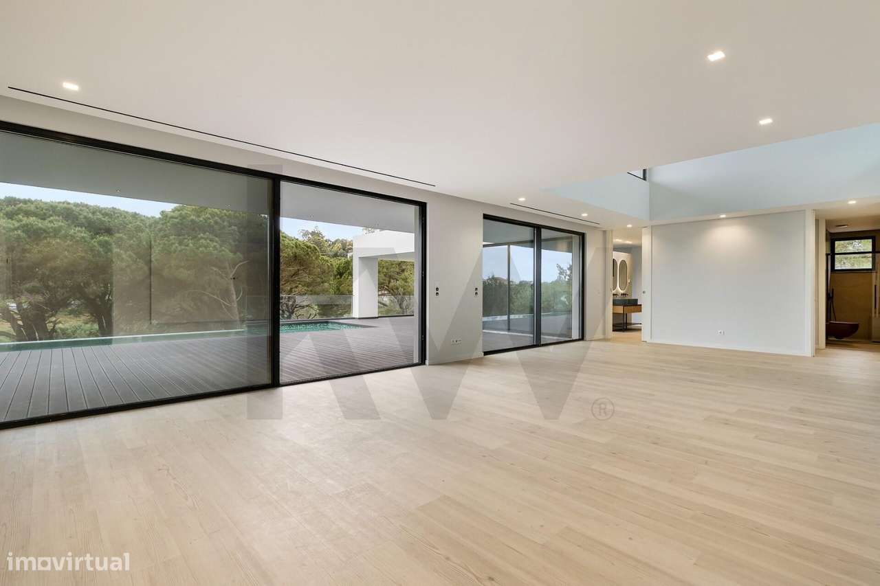Moradia de arquitetura contemporânea em Cascais com 5 suites para vend-11