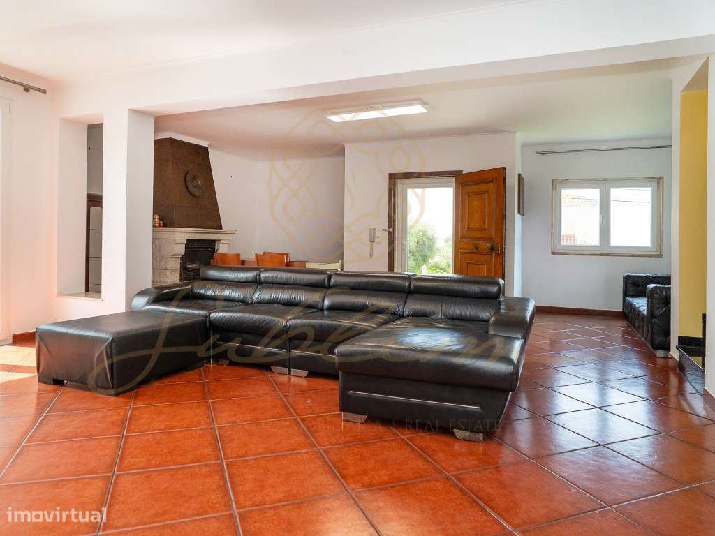 Moradia Isolada com 6 Assoalhadas , Piscina , Garagem Perto das Praias-15