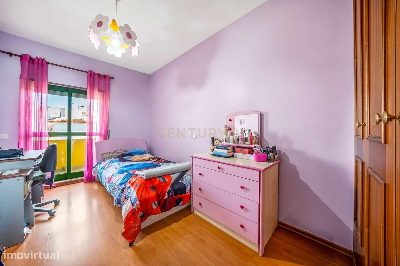 Apartamento T3 com Lugar de Garagem e Arrecadação-6