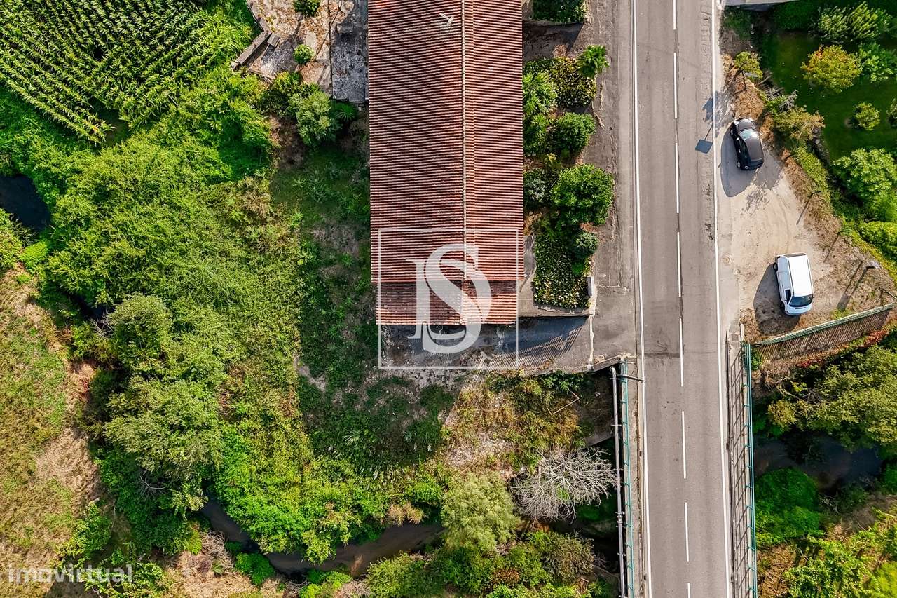 Moradia T4 c/ 376 m², jardim e riacho-41