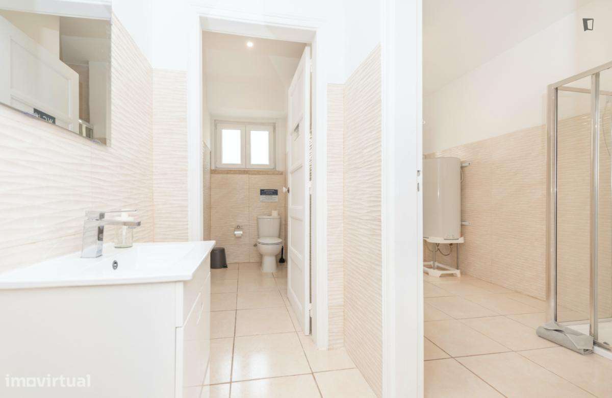 Quarto - localizado em Marquês de Pombal Lisbon - Grande imagem: 3/23