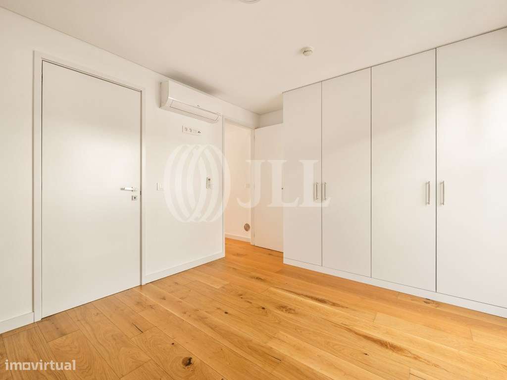 Apartamento T2, com varandas e estacionamento, em Lisboa-30