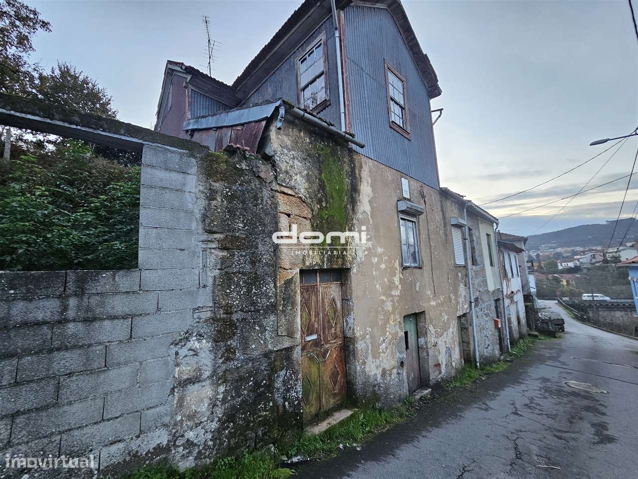 Moradia para Reabilitar a poucos minutos do centro de São Pedro do Sul - Grande imagem: 1/11