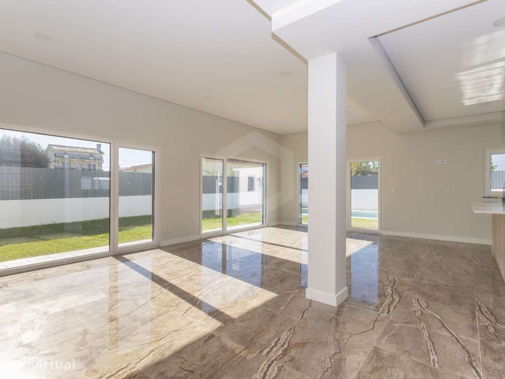 Moradia isolada T5 acabamentos Premium/ piscina e garagem-30