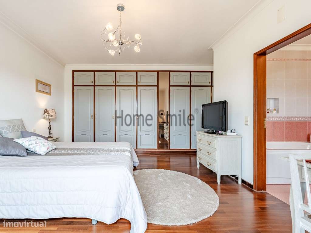 MORADIA COM PISCINA. EXCELENTE QUALIDADE-21