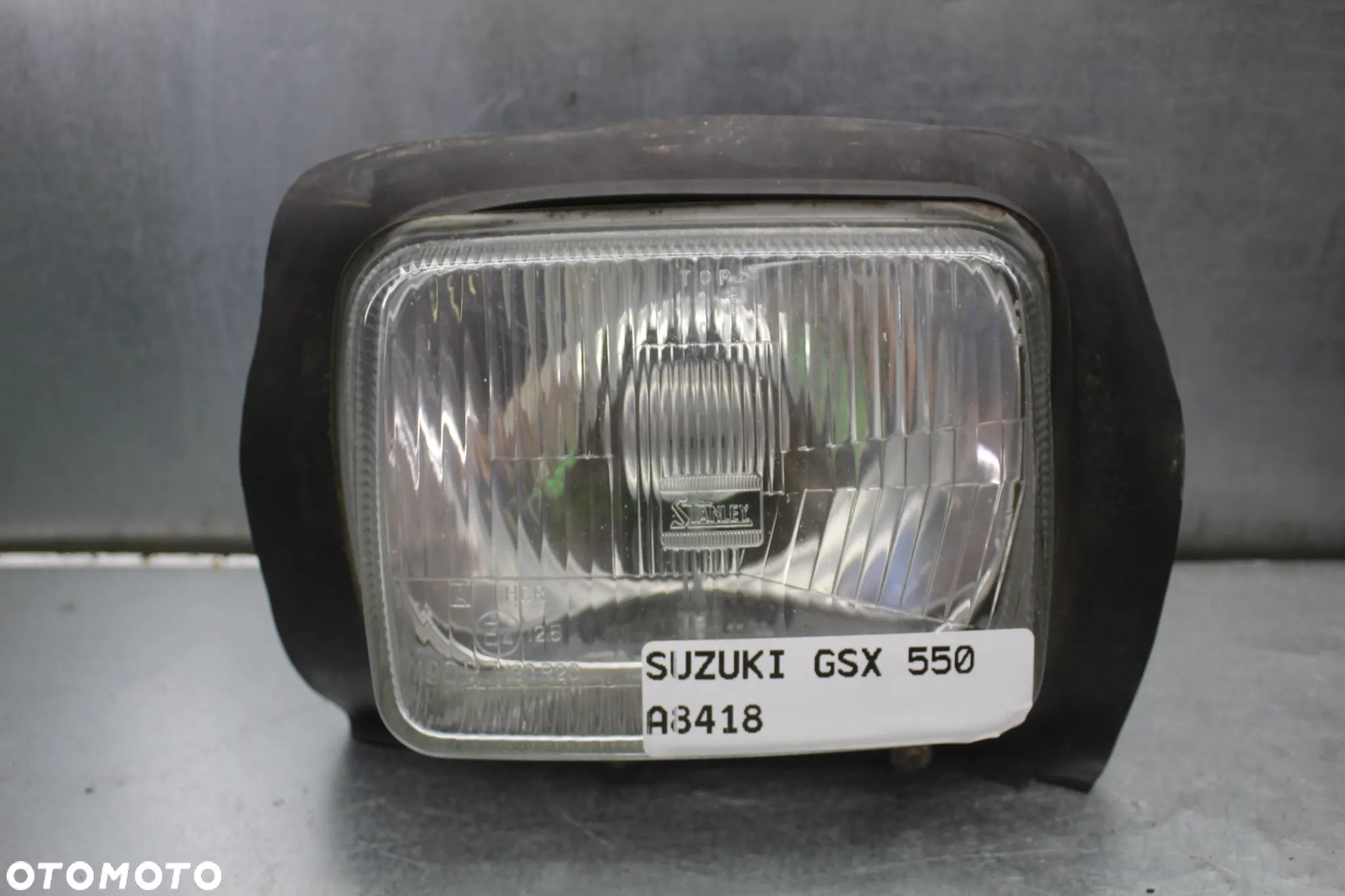 Suzuki GSX 550 Lampa przód przednia - 1