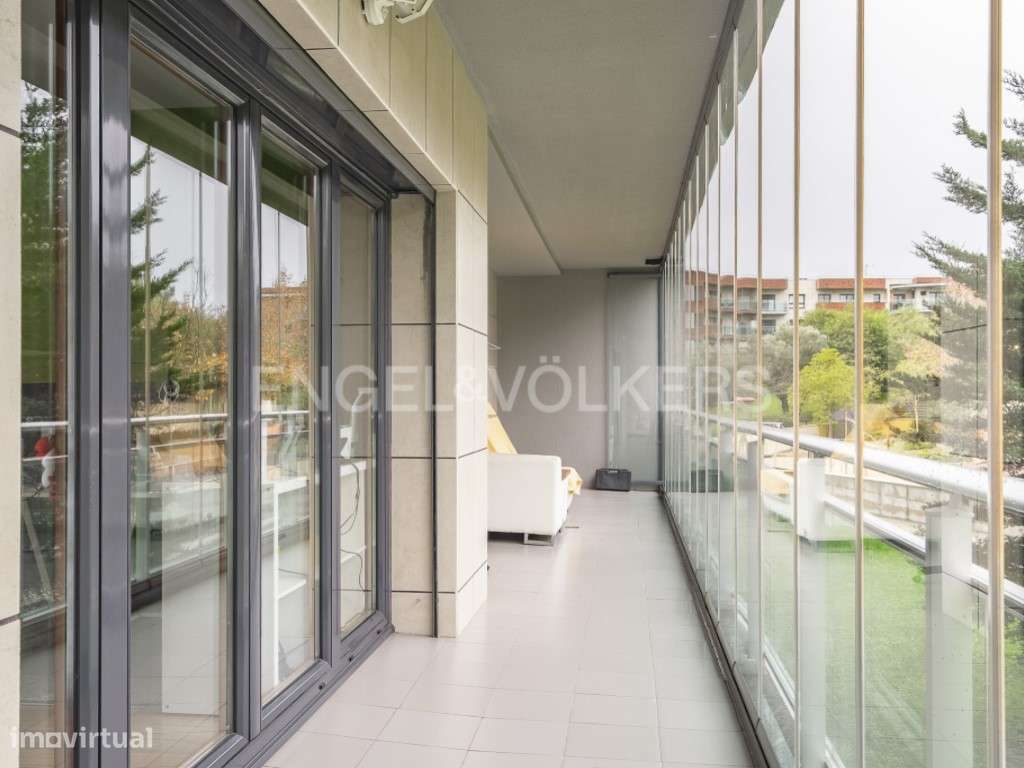 Amplo T2 com varanda e garagem na Urbanização da Malva Rosa - Grande imagem: 4/27