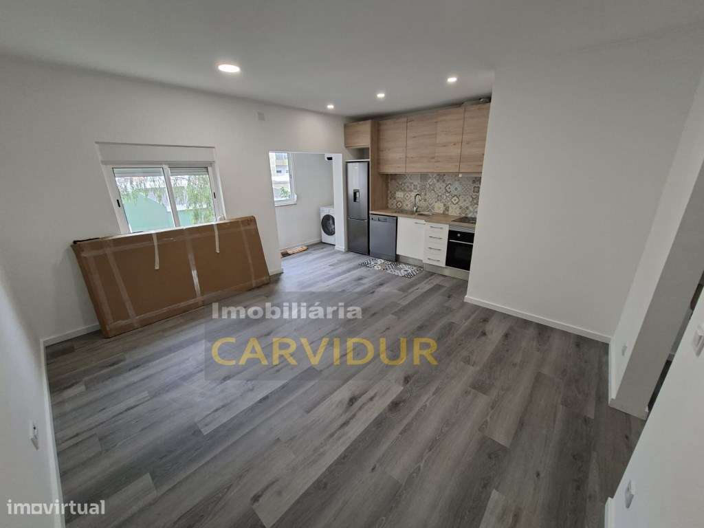 Baixa da Banheira T2 totalmente remodelado-7