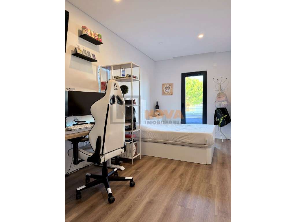 Apartamento T3 Moderno em Famões | 155 m² | Excelente Exposição Sol...-6