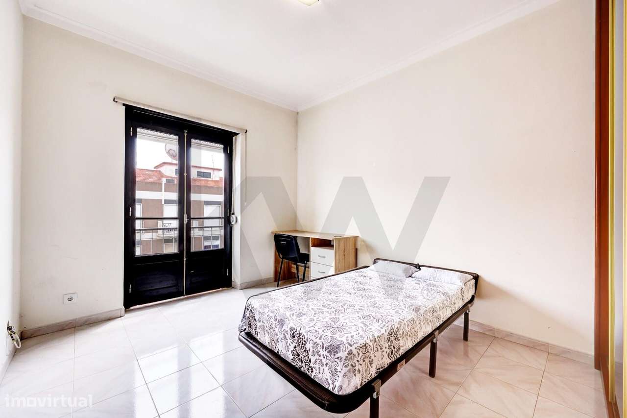 Apartamento T3 Monte da Caparica Rua General Humerto Delgado-20