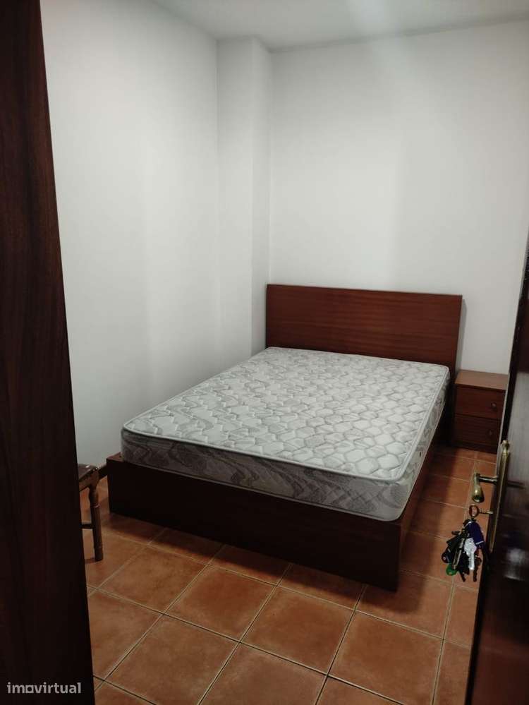 Quarto, Oliveira de Azeméis, Santiago de Riba-Ul, Ul, Macinhata da Seixa e Madail, Largo Luís de Camões - Centro Norte - Grande imagem: 5/10