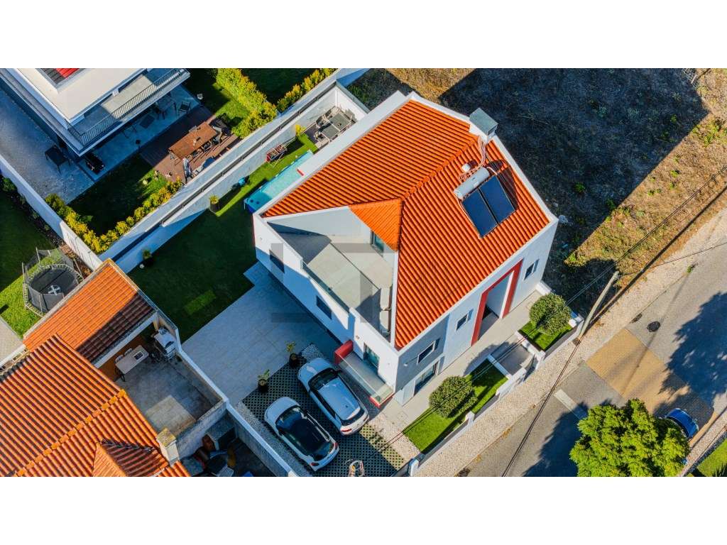 Fantástica Moradia T4 Moderna com Vista Mar, Jardim e Estacionament...-8