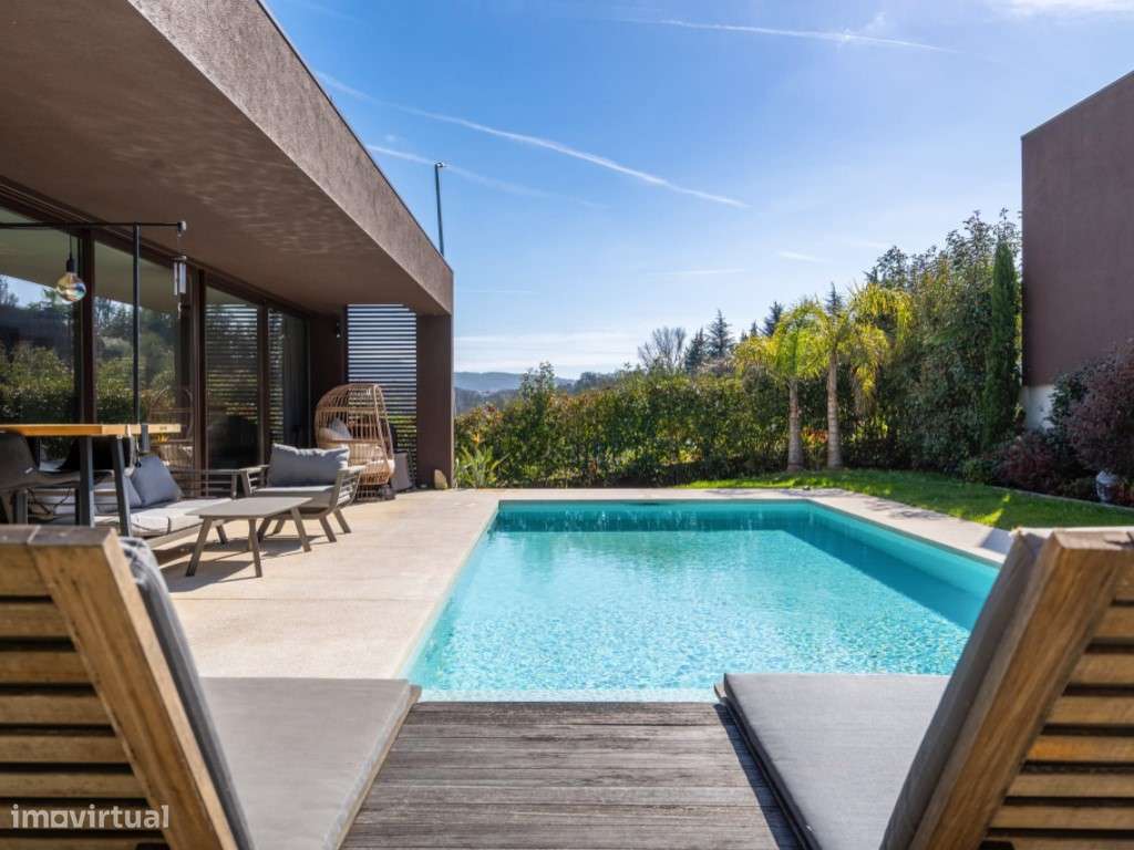 Moradia Exclusiva V4 com Piscina aquecida-32