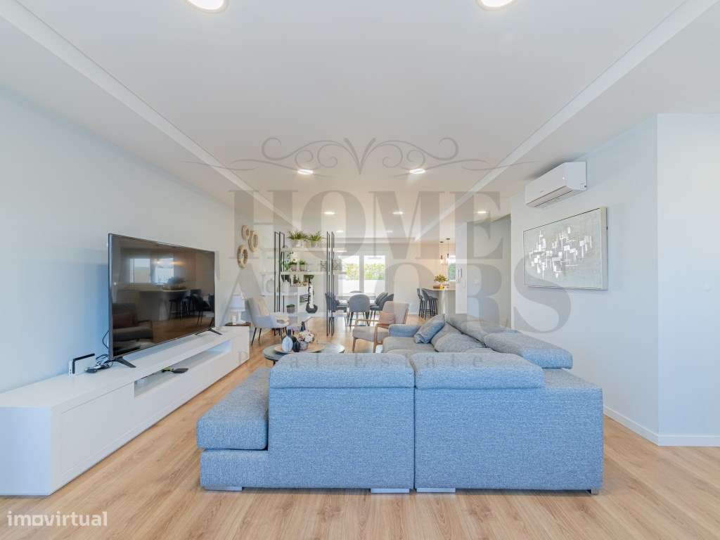 Moradia T3 em Caneças, com excelente jardim e garagem-10