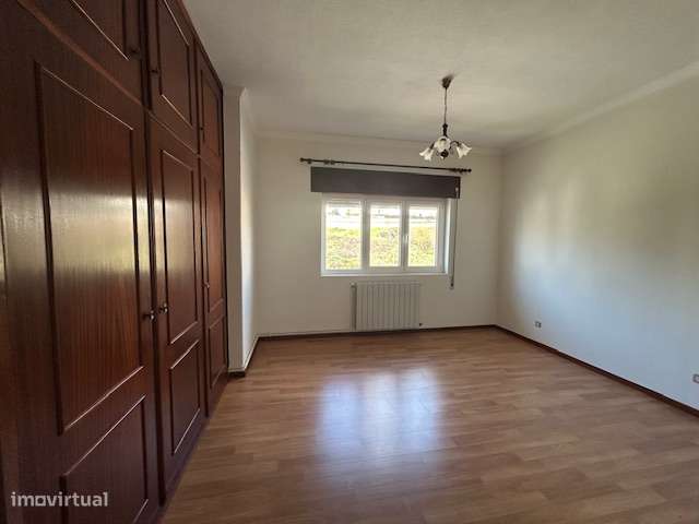 Vende-se Moradia de 3 pisos em Chaves-15