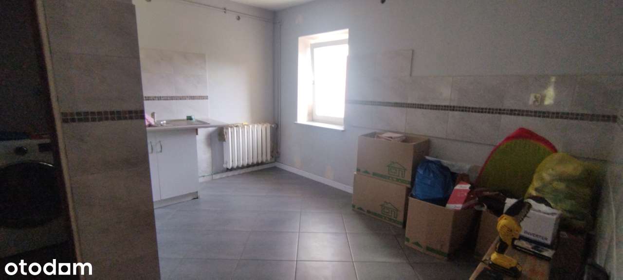 Przestronny z zadbanymi wnętrzami + zabudowania-9