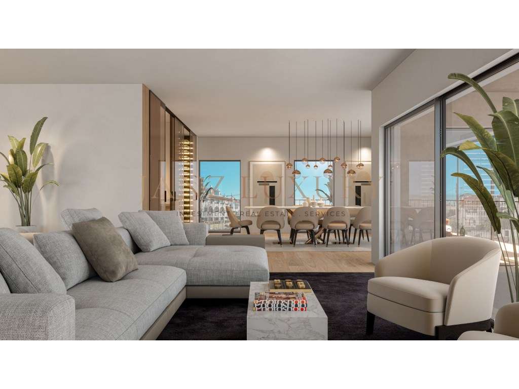 Apartamento T4 com Piscina Privativa Estoril-0