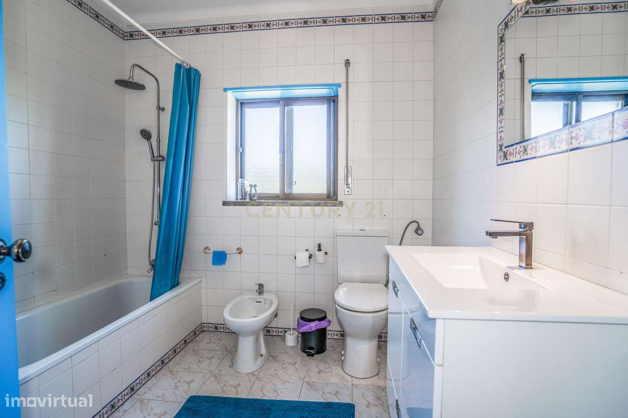 Moradia T3 localizada no Carvalhal, Bombarral-21