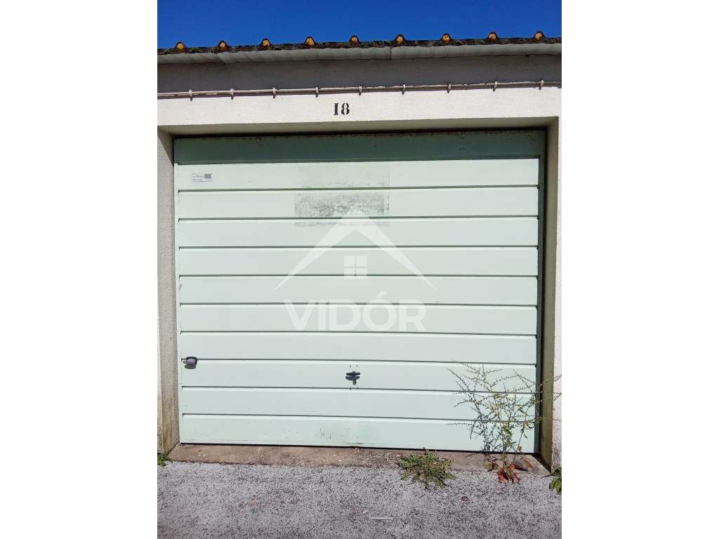 Lg. Garagem na Rua Joaquim Sottomayor nº115 - Grande imagem: 2/6